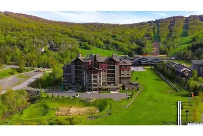 Image de Luxurious Penthouse with Full Mountain Views