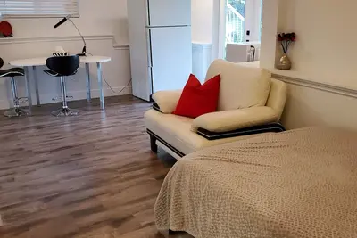Image de Beautiful and peaceful suite, very close to beach.