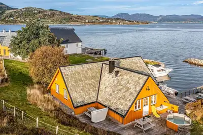 Image de Superbe maison à Kvamsøy avec jacuzzi