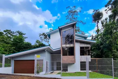 Image de 5 Br Rainforest Retreat 5 Minutes from Town!