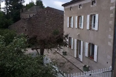 Image de Large family home near Lac de Naussac 15\/pers.