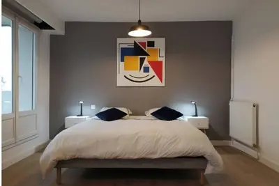 Appartement tout confort-2 chbres-72m2-avec terrasse et vue sur Pyrénées.