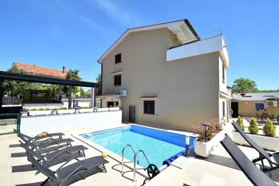 Image de Appartement de vacances au 2ème étage avec piscine