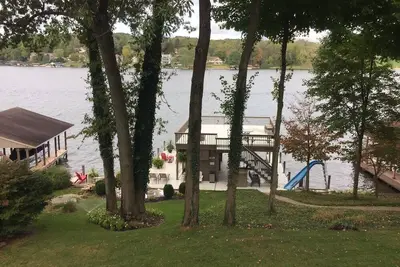 Image de lakefront retreat