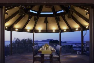 Image de 5 Star Fairmont Heritage at Ghirardelli Square. \nProperty available August 1-3