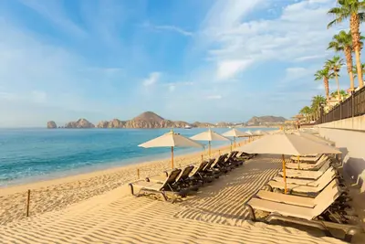 Image de Located on the pristine medano beach