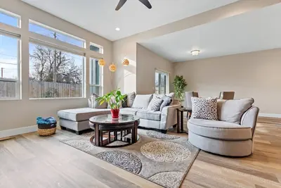 Image de Beautiful new upscale Boise Bench home!