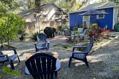 Image de Oaktree Cottage in Mount Dora Historic District.