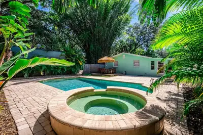 Image de ☆Tropical Oasis☆ Luxury Pool & Ace Location
