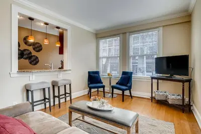 Image de Historic 2br Apt in the ❤️ of Dt Seattle. Free Parking + 99 WalkScore