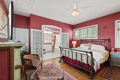 Image de Carriage House w\/ Fireplace, Jacuzzi Tub & Firepit