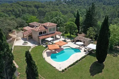 Image de Mas de l'Aven in Lorgues, piscine chauffée, cuisine d'été, salon