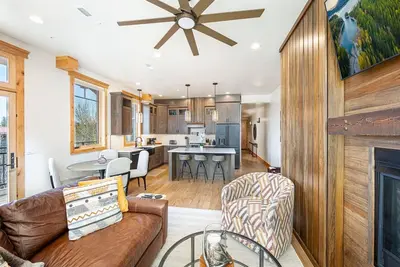 Image de Brand New Condos in Downtown Whitefish! 2br Luxury Condo with Covered Parking &