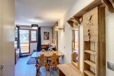 Image de Studio cabine confortable pour 4 pers, pied des pistes, parking, balcon, proche commodités