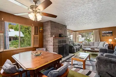 Image de Mom & Dad`s Retreat - Downtown Historic Guesthouse