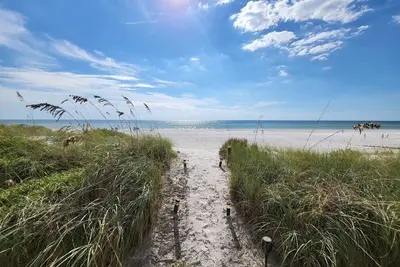 Image de New Listing - Beachfront Seaside Oasis