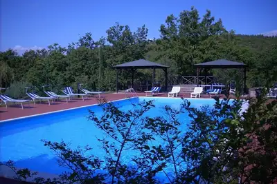 Image de Relax en collines, au bord de la piscine. Art, nature, gastronomie et vin.