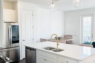 Image de *New Listing* Luxury 3 Bd2. 5 Br Town House