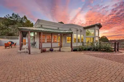 Image de Spacious Home with Red Rock Views!