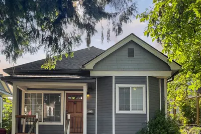 Image de Modern Cozy Seattle Home - 2br - BackYARD & great neighbors - walk score 82+
