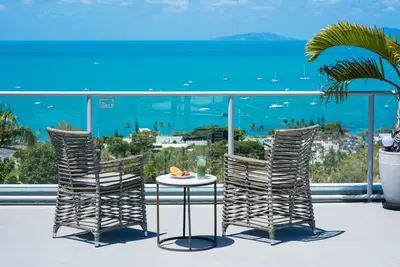Image de 2 Bedroom Apartment in the heart of Airlie Beach with 180 degree views.