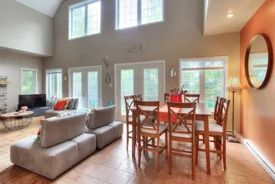 Venez profiter de Mont-Tremblant dans ce beau chalet!