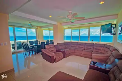 Image de Penthouse Combo #31234: 16br, Entire Penthouse level of the tower Sleeps 32-34