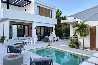 Grace Bay’s Finest! Coconat Villa | Designer 3 Bdr Villa with Gorgeous Pool area