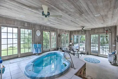 Image de Beachfront Urbanna Home w/ Gas Grill & Deck!