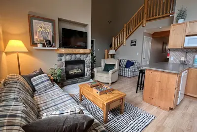 Image de 3 Bdr + 2 Full Br incl Loft | 5 mins from Ski Hill & Town! | 360 Mountain views!