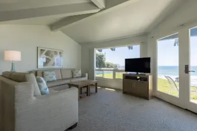 Image de $1, 575 / 1br - 700ft2 - Del Mar Christmas Week at Wave Crest Resort