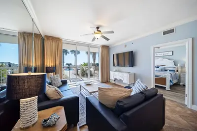 Image de Azure 107  ~ 3 Bedrooms ~ Sleeps 10 ~ Ground Floor Location