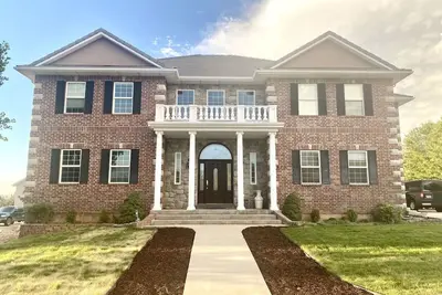 Image de Gorgeous 8-Bedroom Mansion with Private Pool in Cedar City