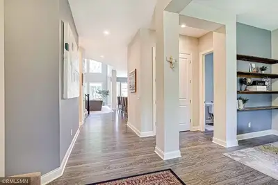 Image de Contemporary modern home in Excelsior. close to lake and shops