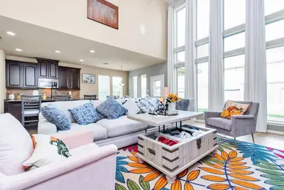 Image de Minutes From The Premium Outlets* Large 5 Bedrooms