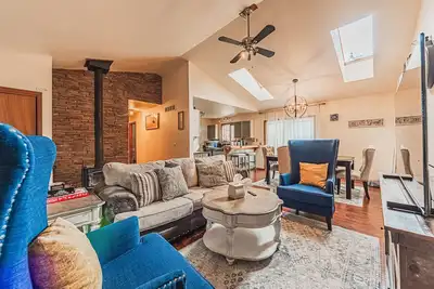 Image de Private Wi-Fi>HotTub>Fenced Yard>Cozy Retreat