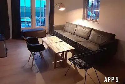 Image de Newly renovated apartments on large grounds