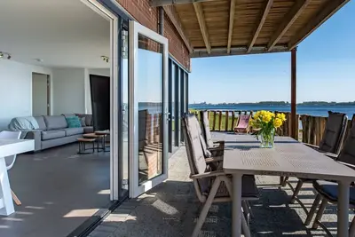 Image de Appartement exclusif au rez-de-chaussée situé directement sur l'eau