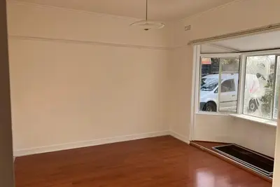 Image de house with big space and garage, suitable for family who is switching their home