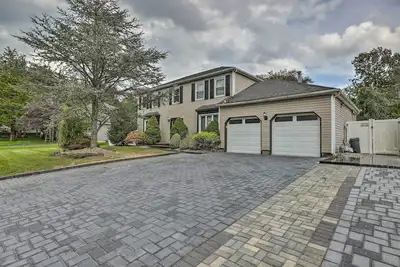 Image de Jersey Home w/ Private In-Ground Pool & Hot Tub!