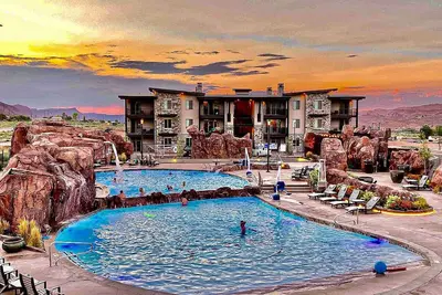 Image de Beautiful Brand New Luxury Condo @ Sage Creek