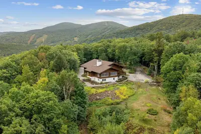 Image de Bergli · Luxury Chalet overlooking Gunstock Mt & Lake Winnipesaukee