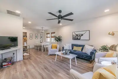 Image de Charming Home near Dickies++King bed++Clean++Quiet Street