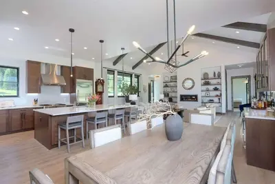 Image de Luxury Big Sky Mountain Farmhouse