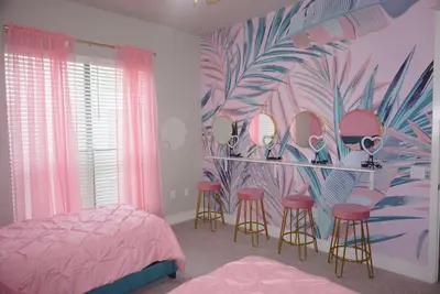 Image de Welcome to Gurl World Pink 2 bdr Loft