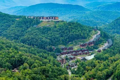 Image de Just Reduced - Smoky Mtns, 4 bedroom villa, Water Park, Spa