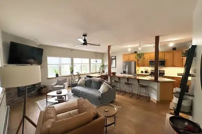 Image de Cute & Quiet Condo 1 mile from the Mountain! Free Bus in Front! Private Parking!