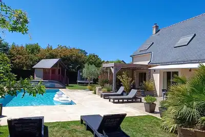 Image de Maison familiale standing 5 chambres, avec piscine privée sécurisée.