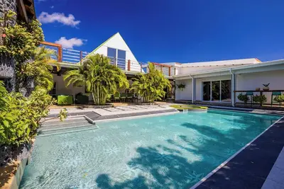 Private RetreatPoolSpaBBQKitchen10 min>Beach