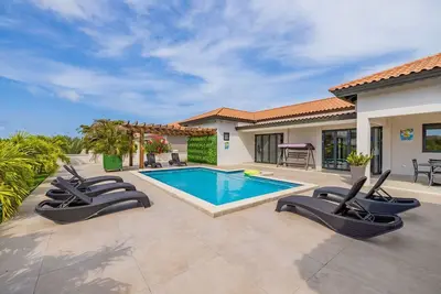 Image de New 6br Villa w/ Pool across street @ PalmBeach